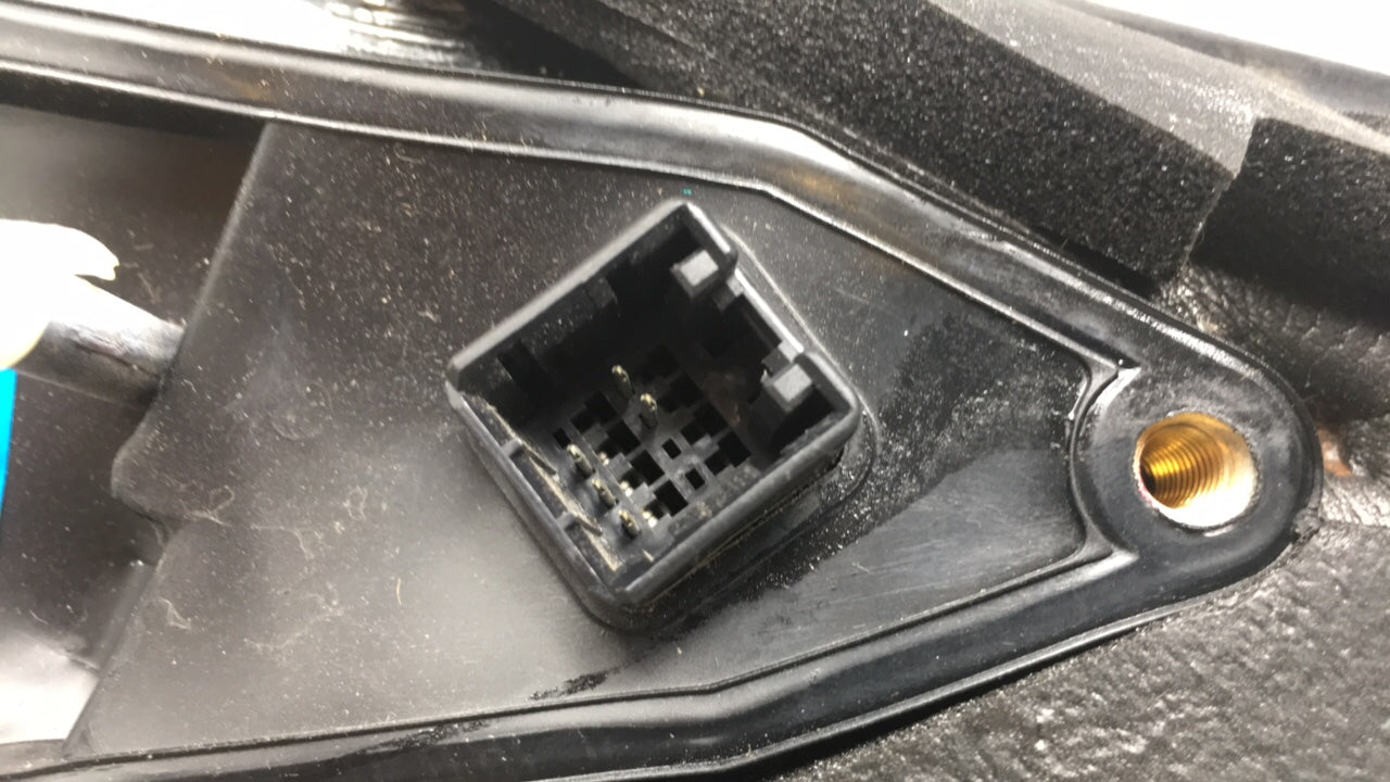 2002-2005 Kia Sedona Driver Side View Mirror - Left Door Mirror OEM Used - Oemusedautoparts1.com