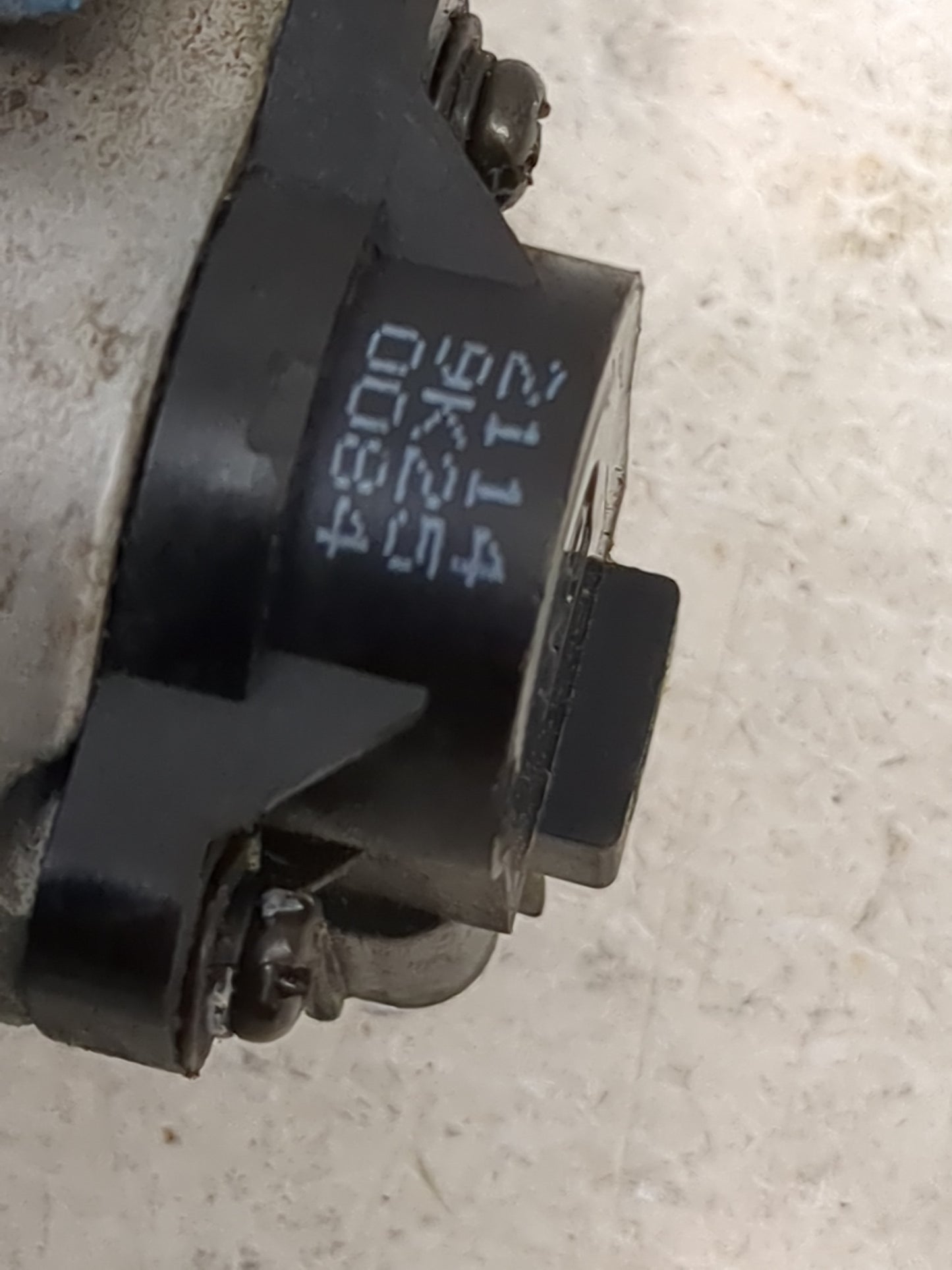 2003-2006 Kia Sorento Throttle Body P/N:9K204 0084 Fits Fits 2003 2004 2005 2006 OEM Used Auto Parts - Oemusedautoparts1.com