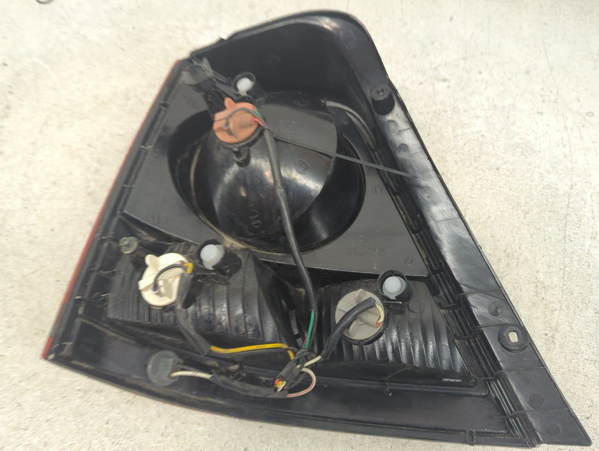2004 Kia Sorento Tail Light Assembly Passenger Right OEM Fits OEM Used Auto Parts - Oemusedautoparts1.com