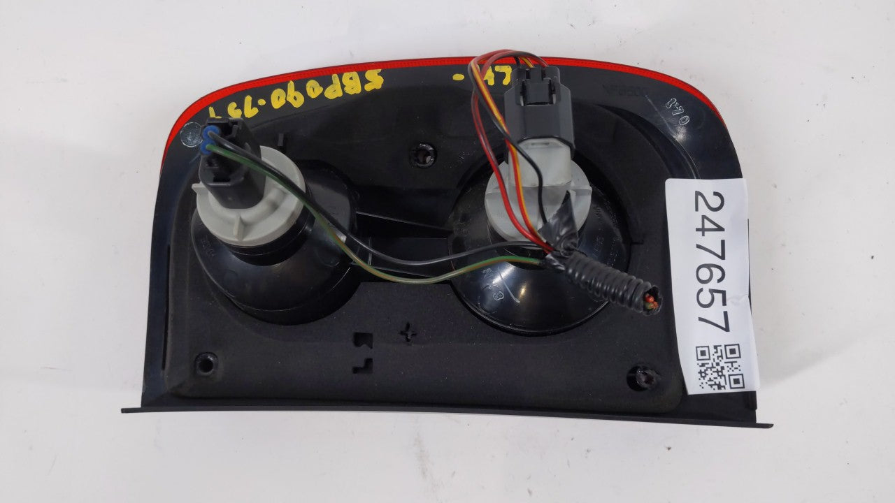 2004-2005 Land Rover Freelander Tail Light Assembly Driver Left OEM Fits Fits 2004 2005 OEM Used Auto Parts - Oemusedautopar