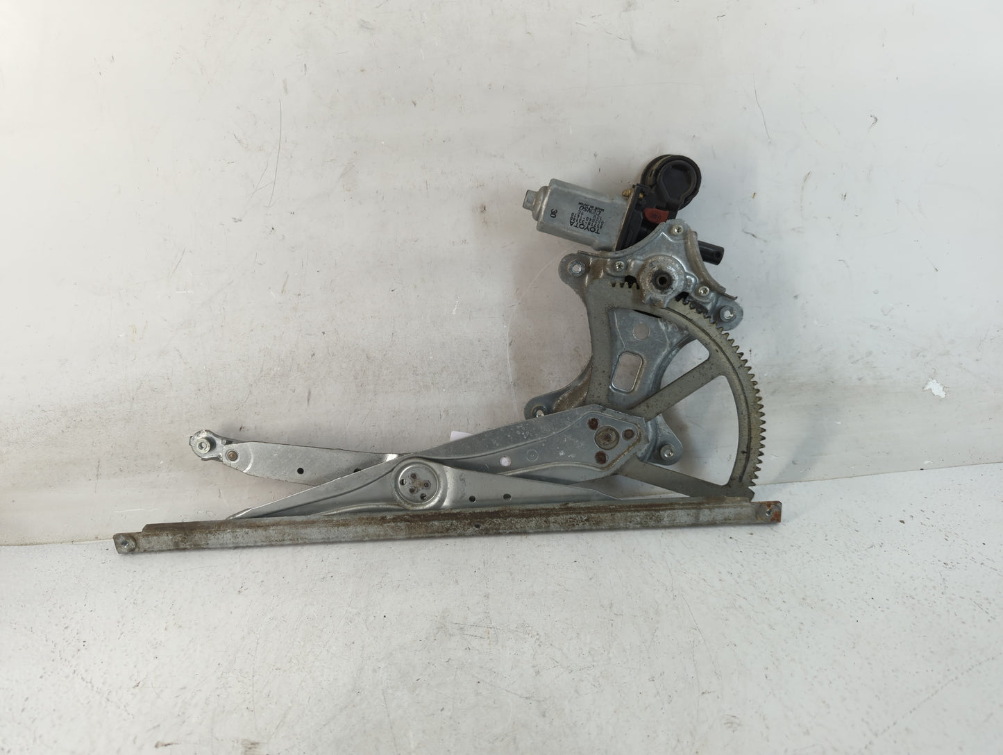 2004-2006 Lexus Es330 Used Window Regulator Passenger Front - Oemusedautoparts1.com