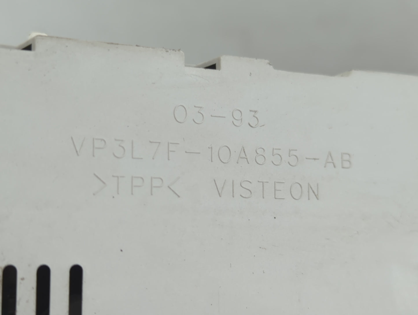 2004-2005 Lincoln Aviator Instrument Cluster Speedometer Gauges P/N:VP3L7F-10A855-AB Fits Fits 2004 2005 OEM Used Auto Parts