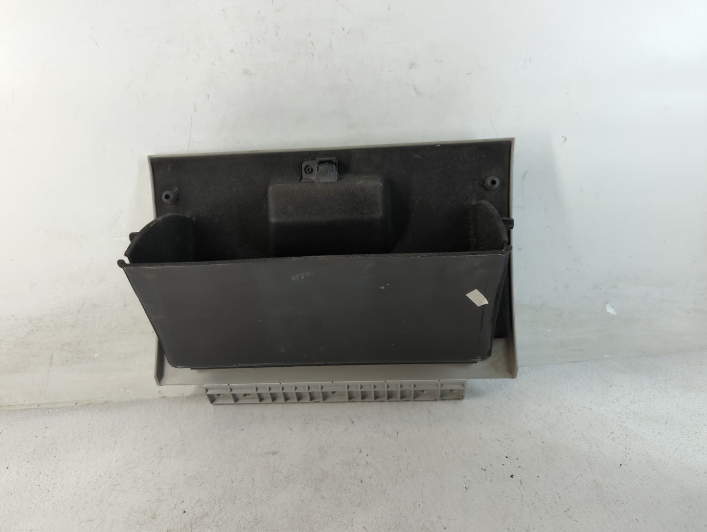 2004 Lincoln Aviator Passenger Glove Box Door Storage Compartment - Oemusedautoparts1.com