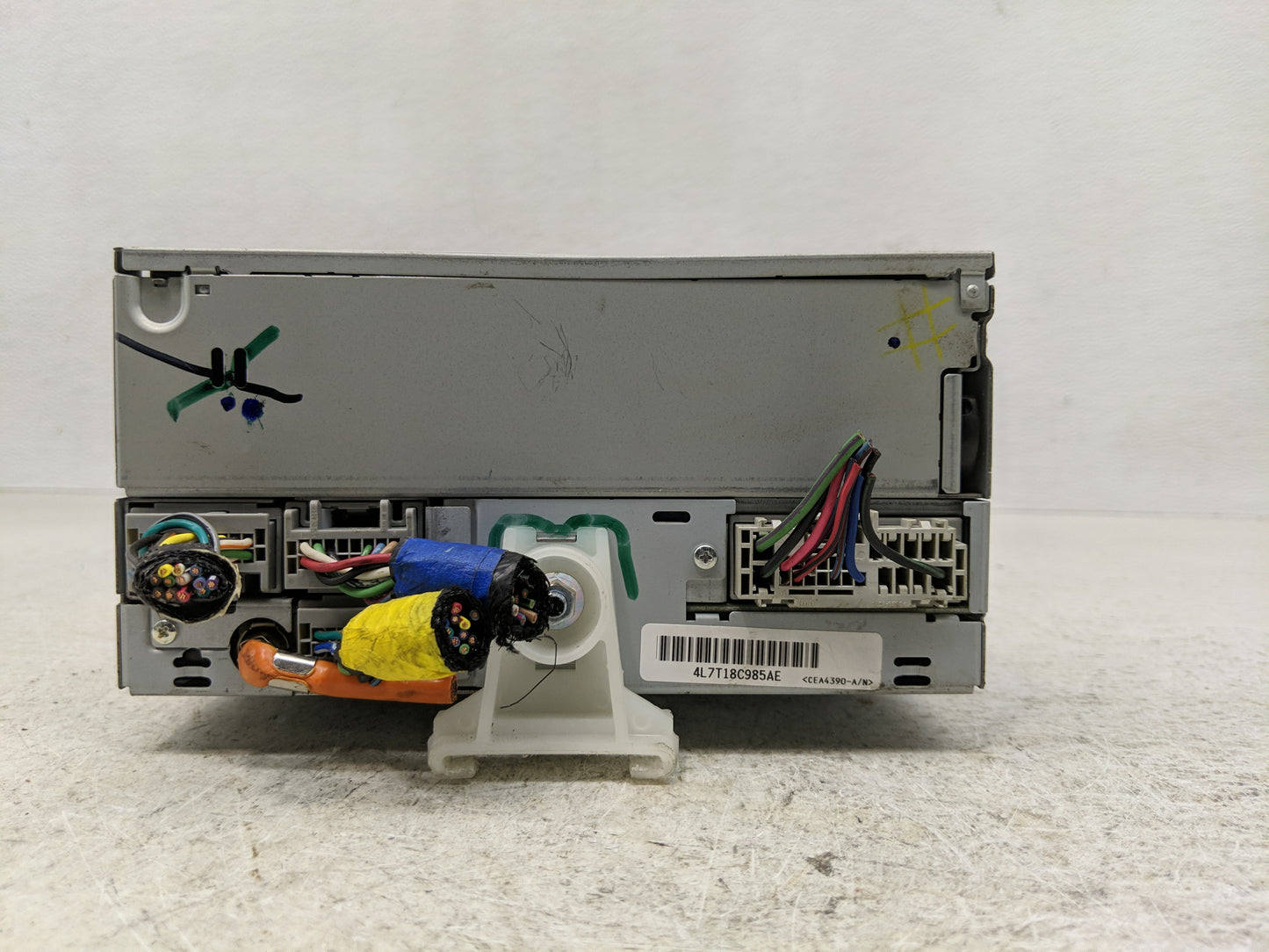 2004 Lincoln Navigator Radio AM FM Cd Player Receiver Replacement P/N:4L7T-18C985-AE Fits OEM Used Auto Parts - Oemusedautop