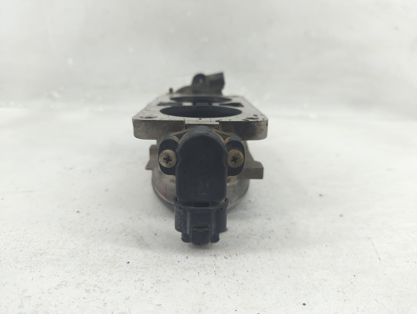 1998-2004 Lincoln Town Car Throttle Body P/N:F4SF 98989 Fits Fits 1998 1999 2000 2001 2002 2003 2004 OEM Used Auto Parts - O
