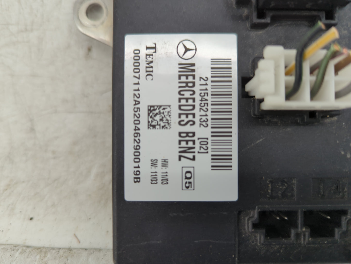 2004 Mercedes-benz E320 Body Control Module Bcm Inner Cabin Fuse Box - Oemusedautoparts1.com