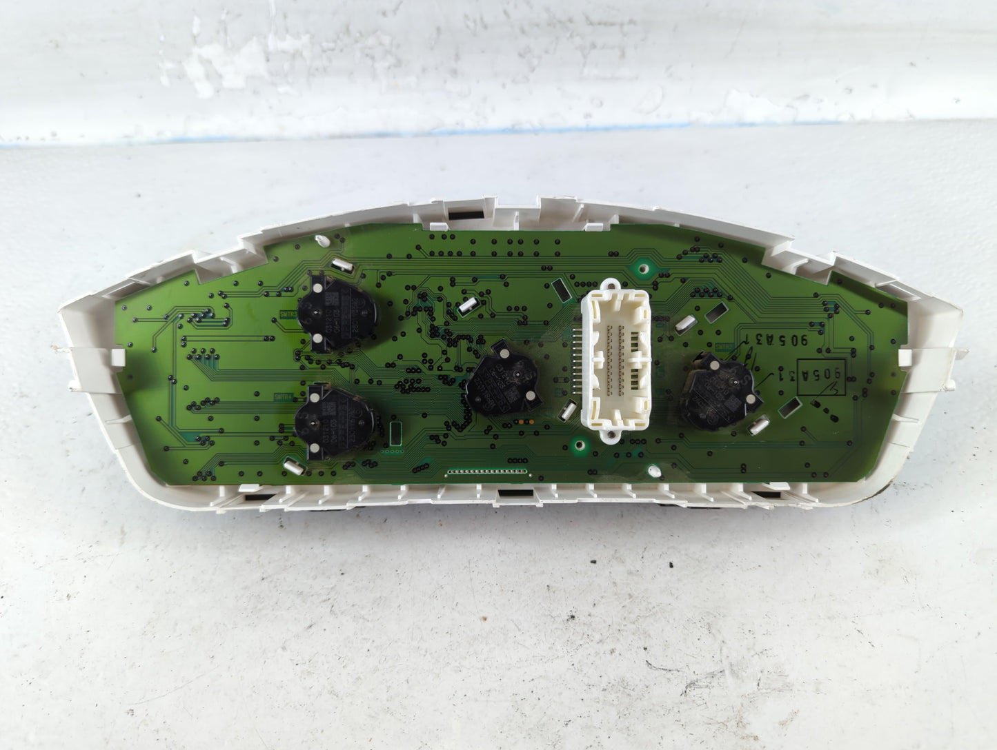 2004-2005 Mitsubishi Galant Instrument Cluster Speedometer Gauges P/N:MN177346 69778-480A Fits Fits 2004 2005 OEM Used Auto