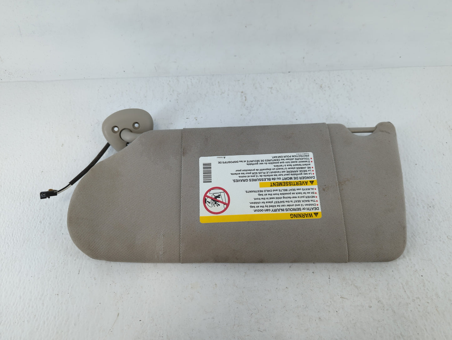 2004 Pontiac Grand Prix Sun Visor Shade Replacement Passenger Right Mirror Fits OEM Used Auto Parts - Oemusedautoparts1.com