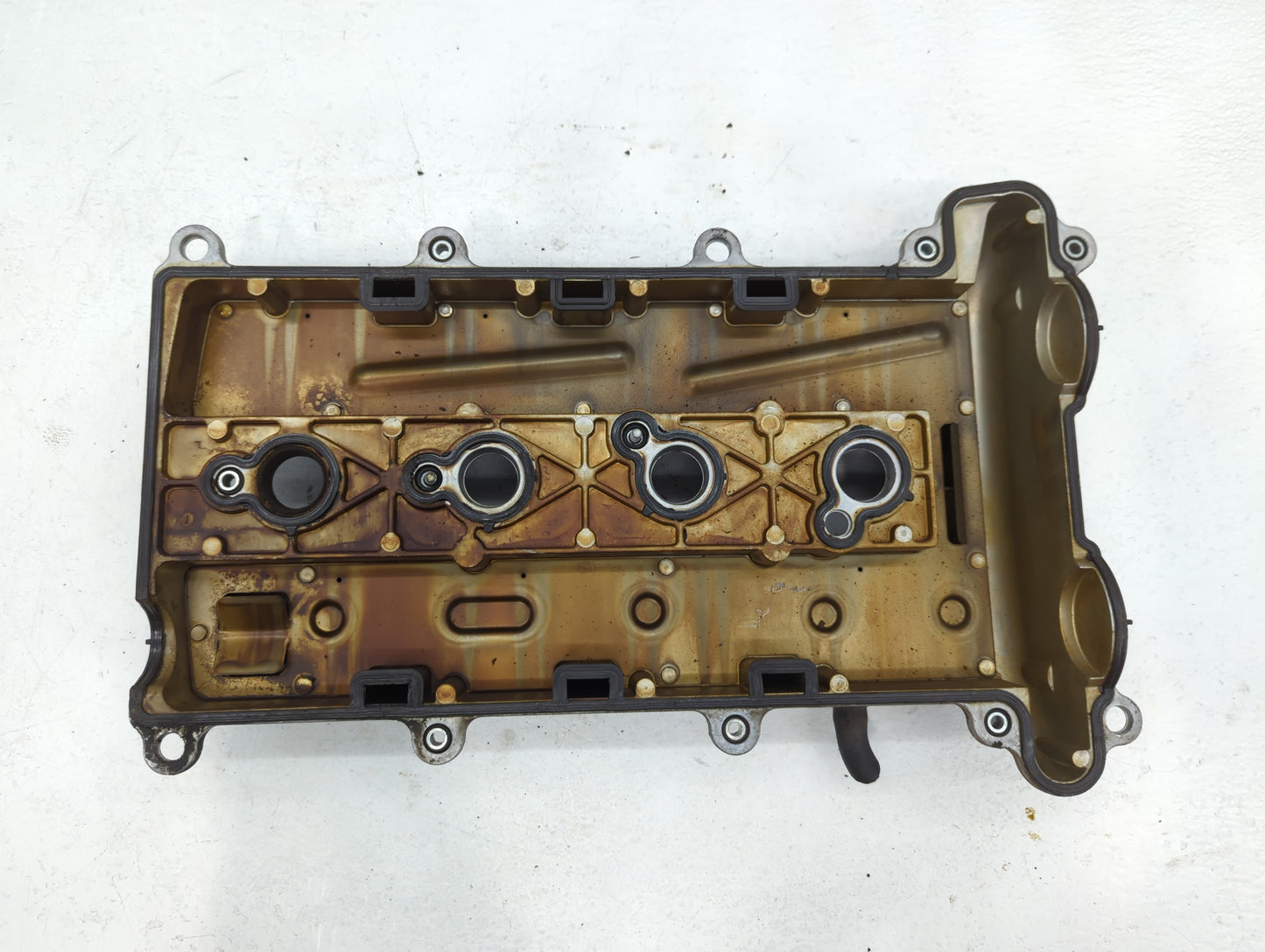 2004 Saturn Ion Driver Left Cylinder Head Valve Cover Fits OEM Used Auto Parts - Oemusedautoparts1.com