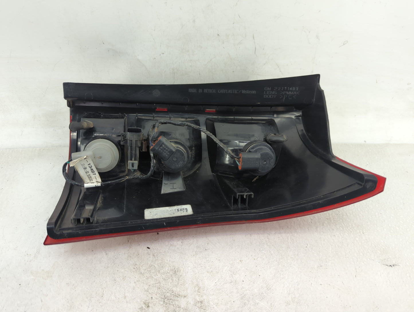 2004-2007 Saturn Vue Tail Light Assembly Driver Left OEM Fits Fits 2004 2005 2006 2007 OEM Used Auto Parts - Oemusedautopart