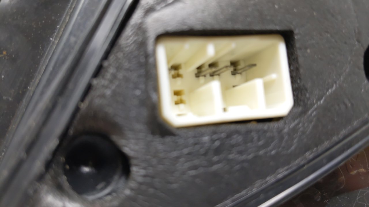 2004-2008 Suzuki Forenza Driver Side View Mirror - Left Door Mirror OEM Used - Oemusedautoparts1.com