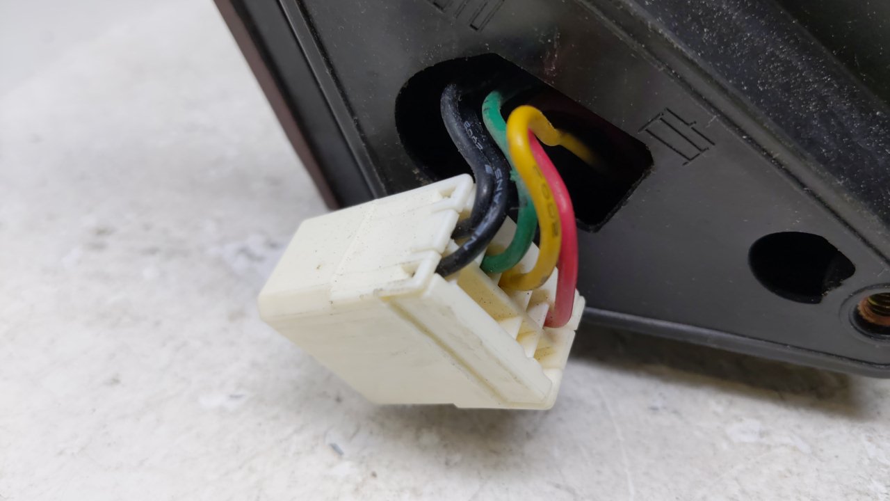 2004-2006 Suzuki Verona Driver Side View Mirror - Left Door Mirror OEM Used - Oemusedautoparts1.com