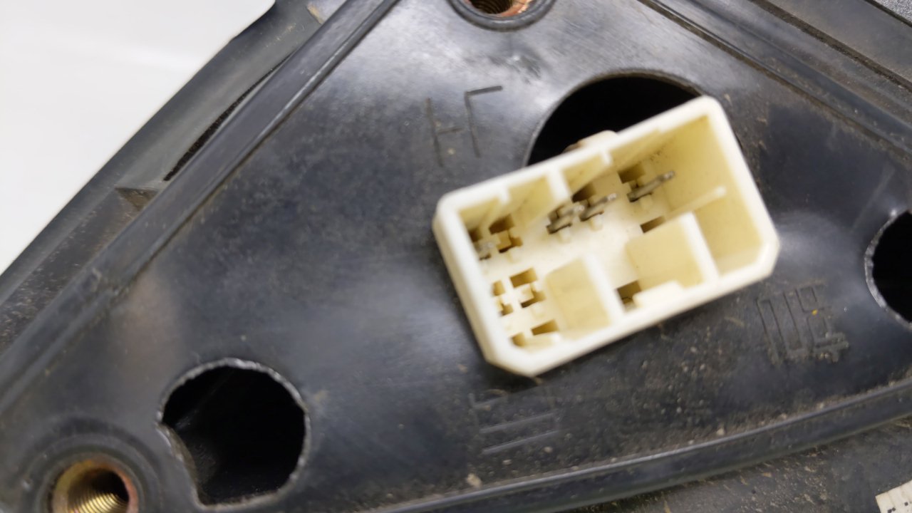 2004-2006 Suzuki Verona Driver Side View Mirror - Left Door Mirror OEM Used - Oemusedautoparts1.com