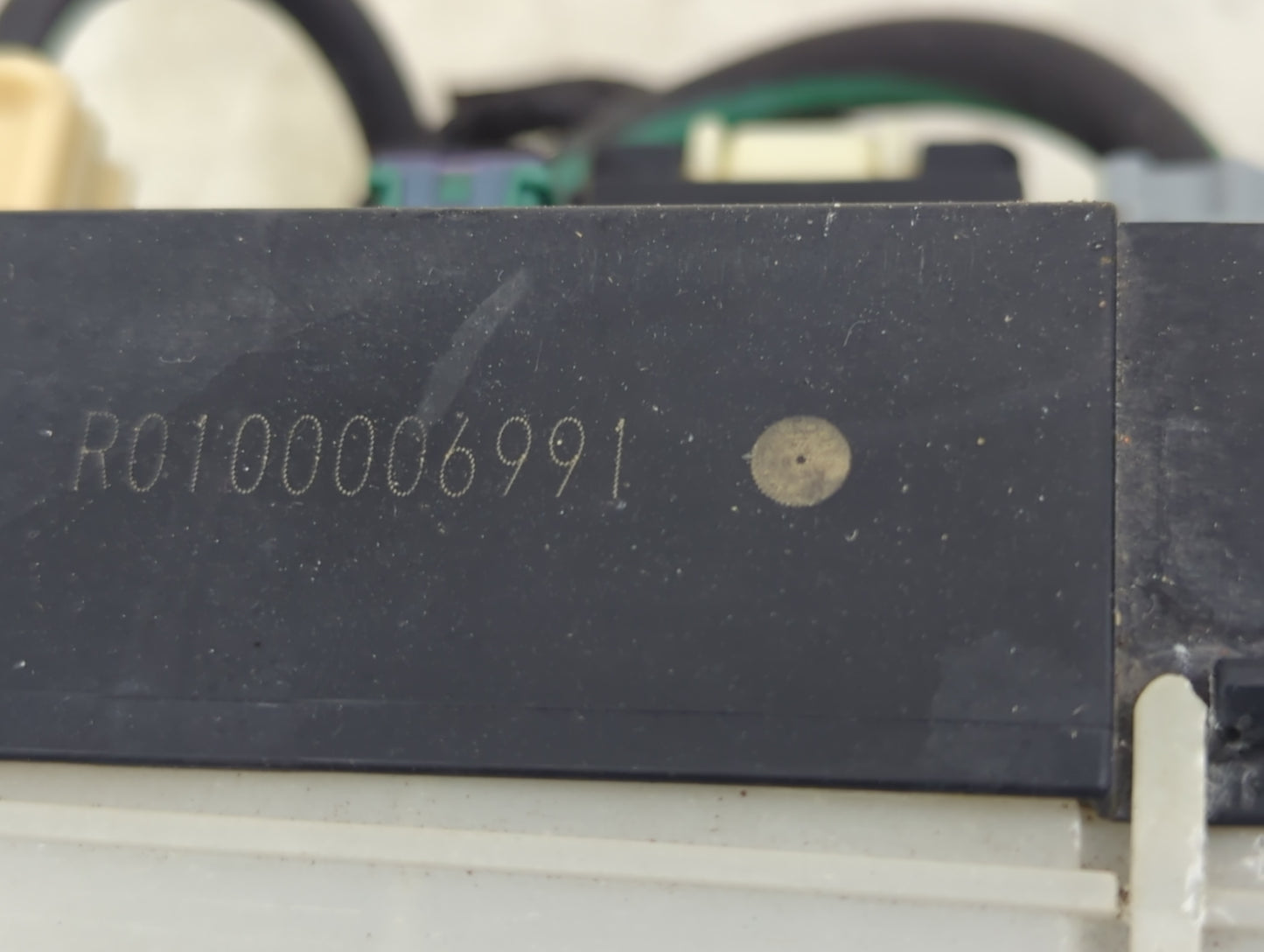 2004-2008 Toyota Corolla Fusebox Fuse Box Panel Relay Module P/N:R0100006991 Fits Fits 2004 2005 2006 2007 2008 OEM Used Aut