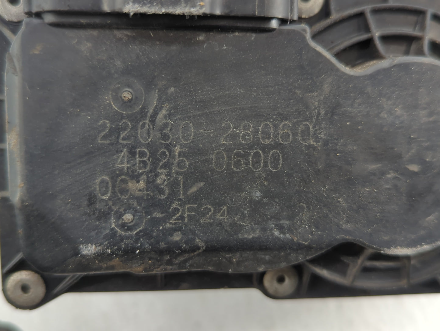 2004-2007 Toyota Highlander Throttle Body P/N:22030-28060 Fits Fits 2004 2005 2006 2007 OEM Used Auto Parts - Oemusedautopar