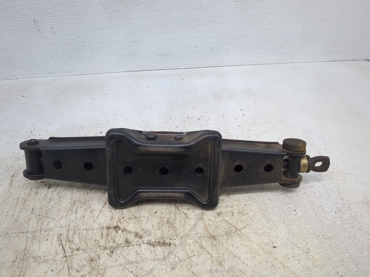 2004 Toyota Sienna Spare Scissor Car Jack 1512490 - Oemusedautoparts1.com