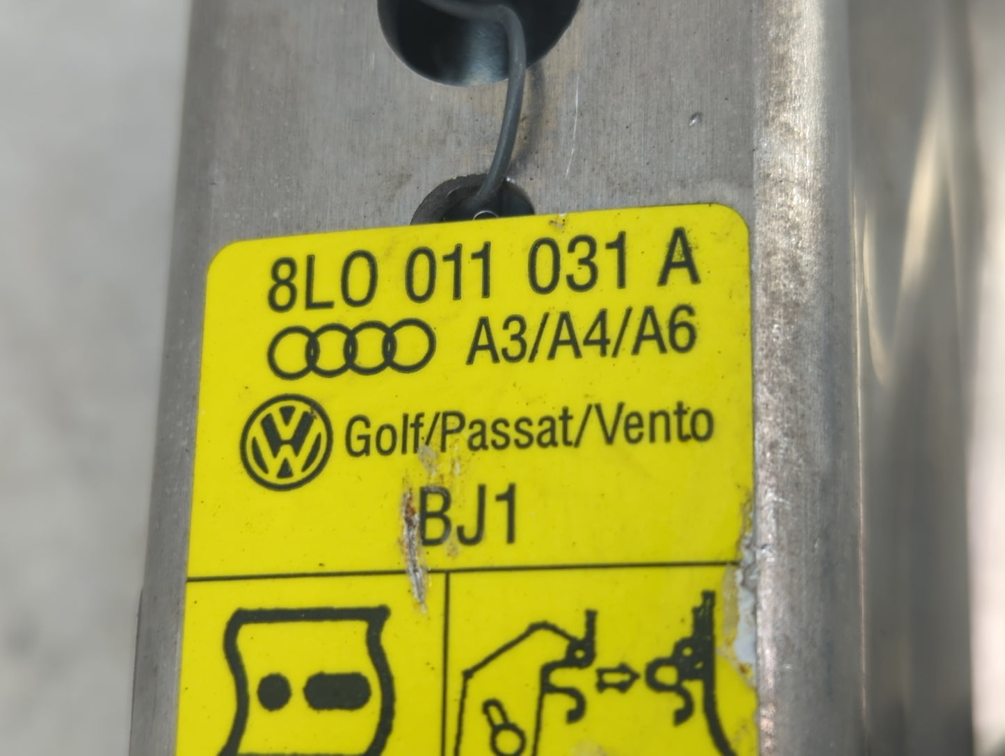 2004 Volkswagen Jetta Spare Scissor Car Jack - Oemusedautoparts1.com