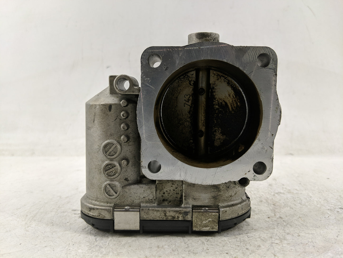 1999-2005 Volkswagen Passat Throttle Body P/N:06B 133 062 M Fits Fits 1999 2000 2001 2002 2003 2004 2005 2006 OEM Used Auto