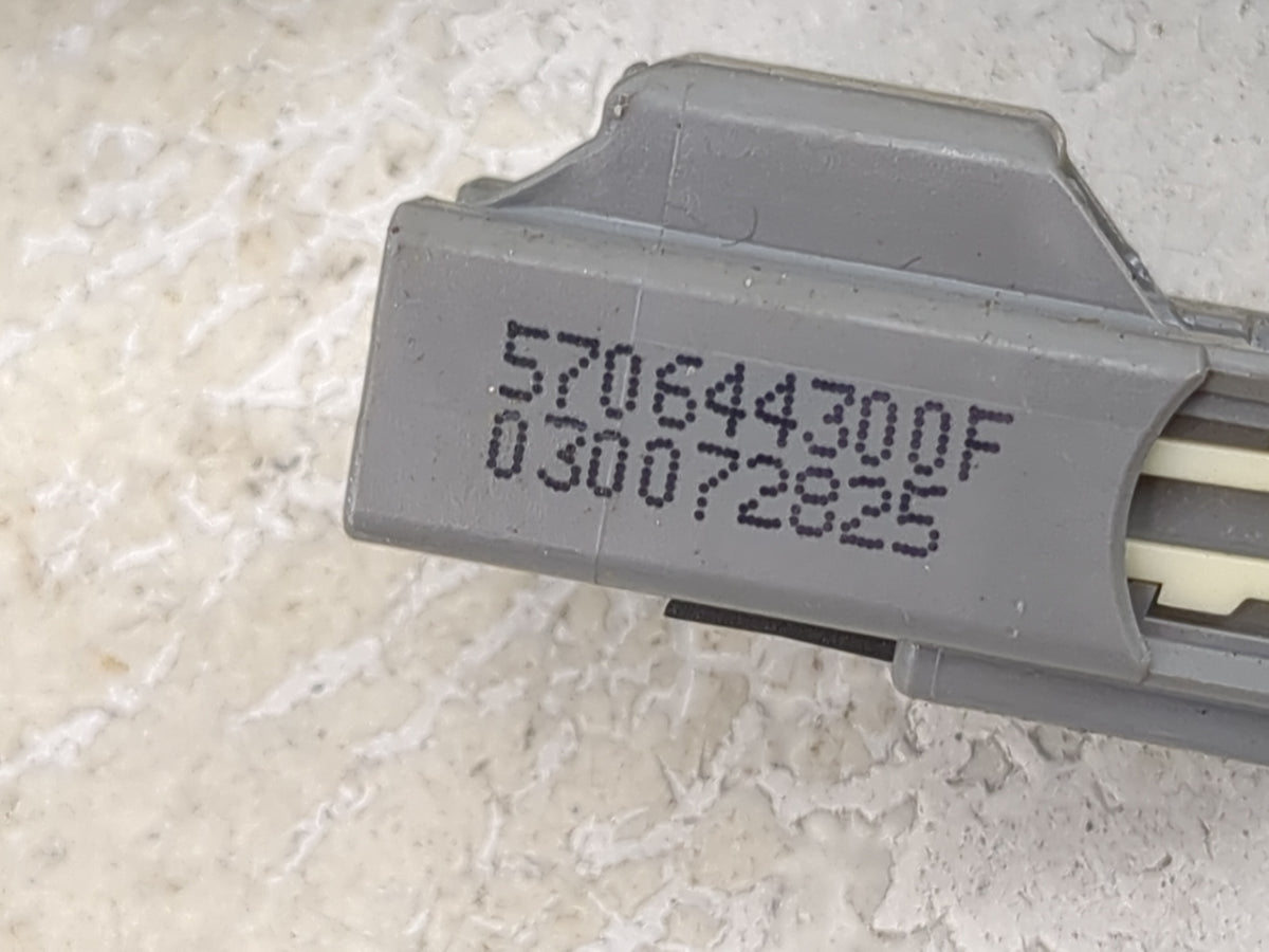 2000-2004 Volvo C70 Passenger Front Seatbelt Buckle - Oemusedautoparts1.com