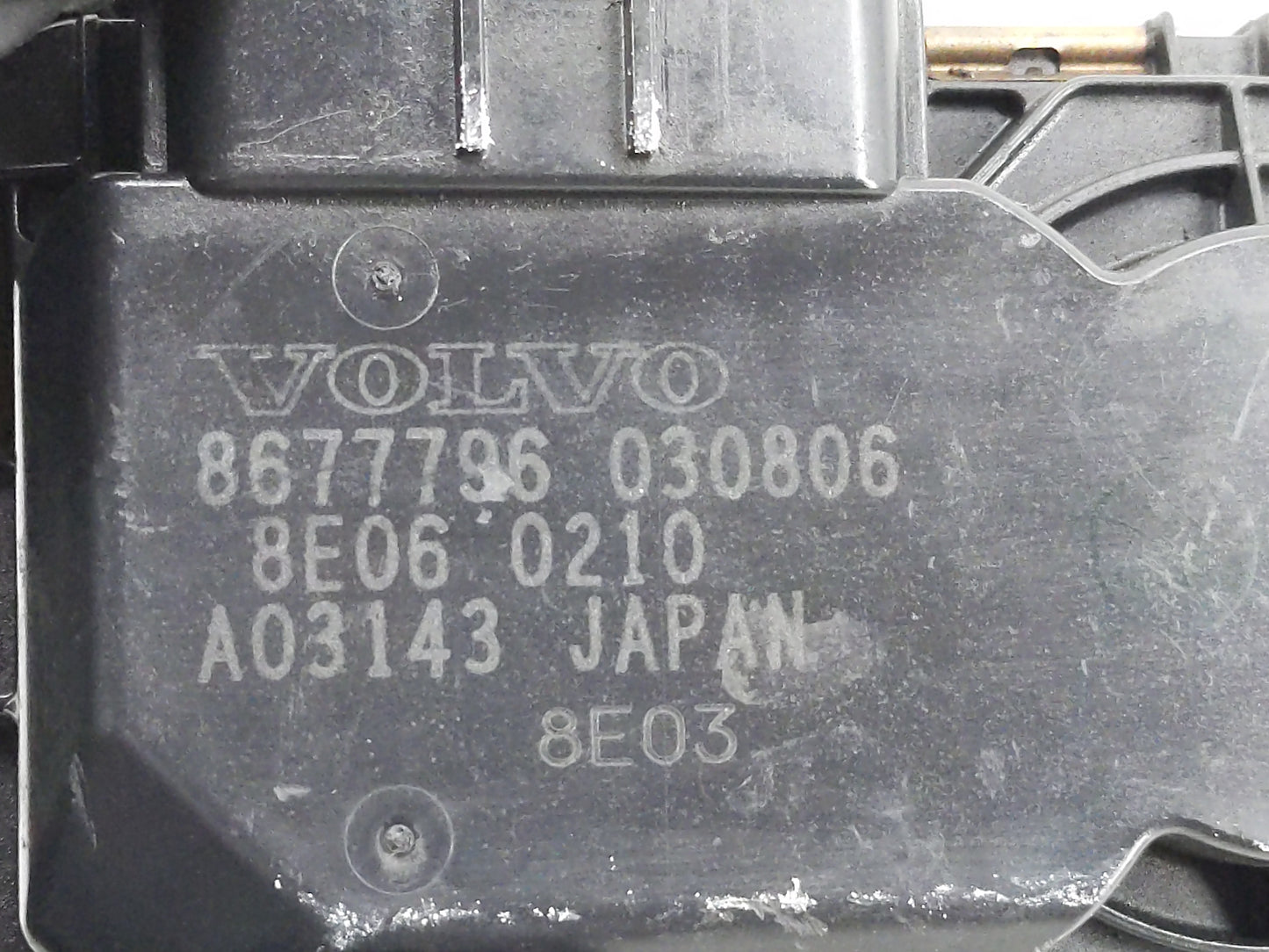 2004 Volvo V60 Throttle Body P/N:8677796 Fits Fits 2003 OEM Used Auto Parts - Oemusedautoparts1.com