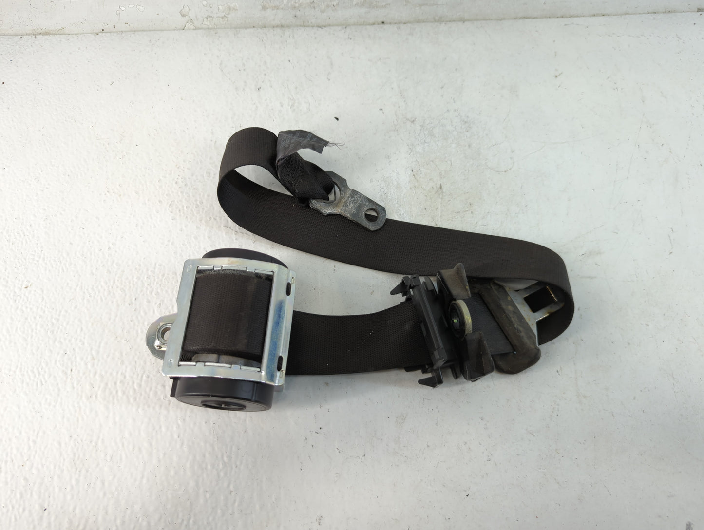 2001-2006 Bmw 330i Driver Seatbelt Buckle - Oemusedautoparts1.com