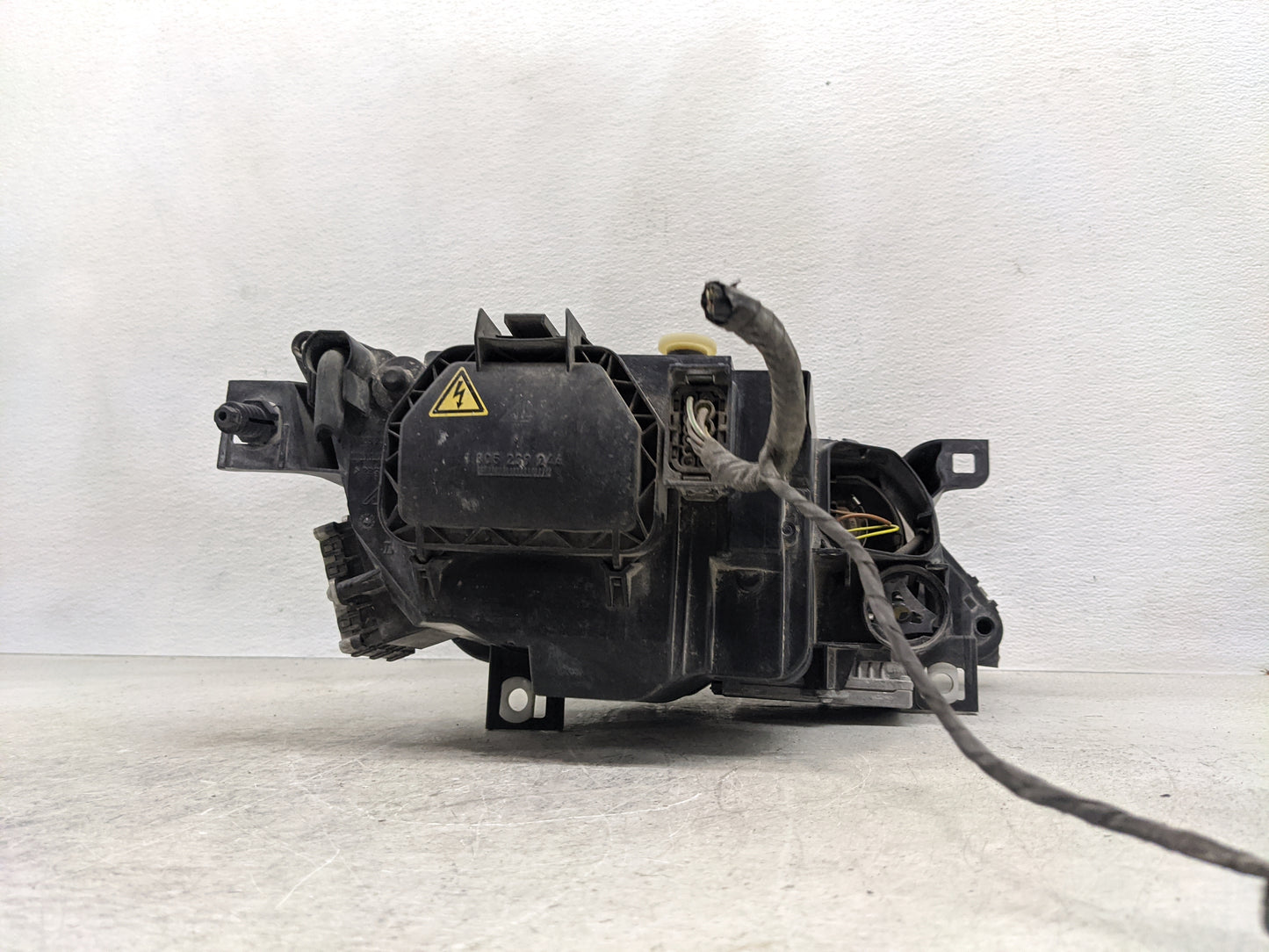2004-2005 Bmw 645ci Driver Left Oem Head Light Headlight Lamp - Oemusedautoparts1.com