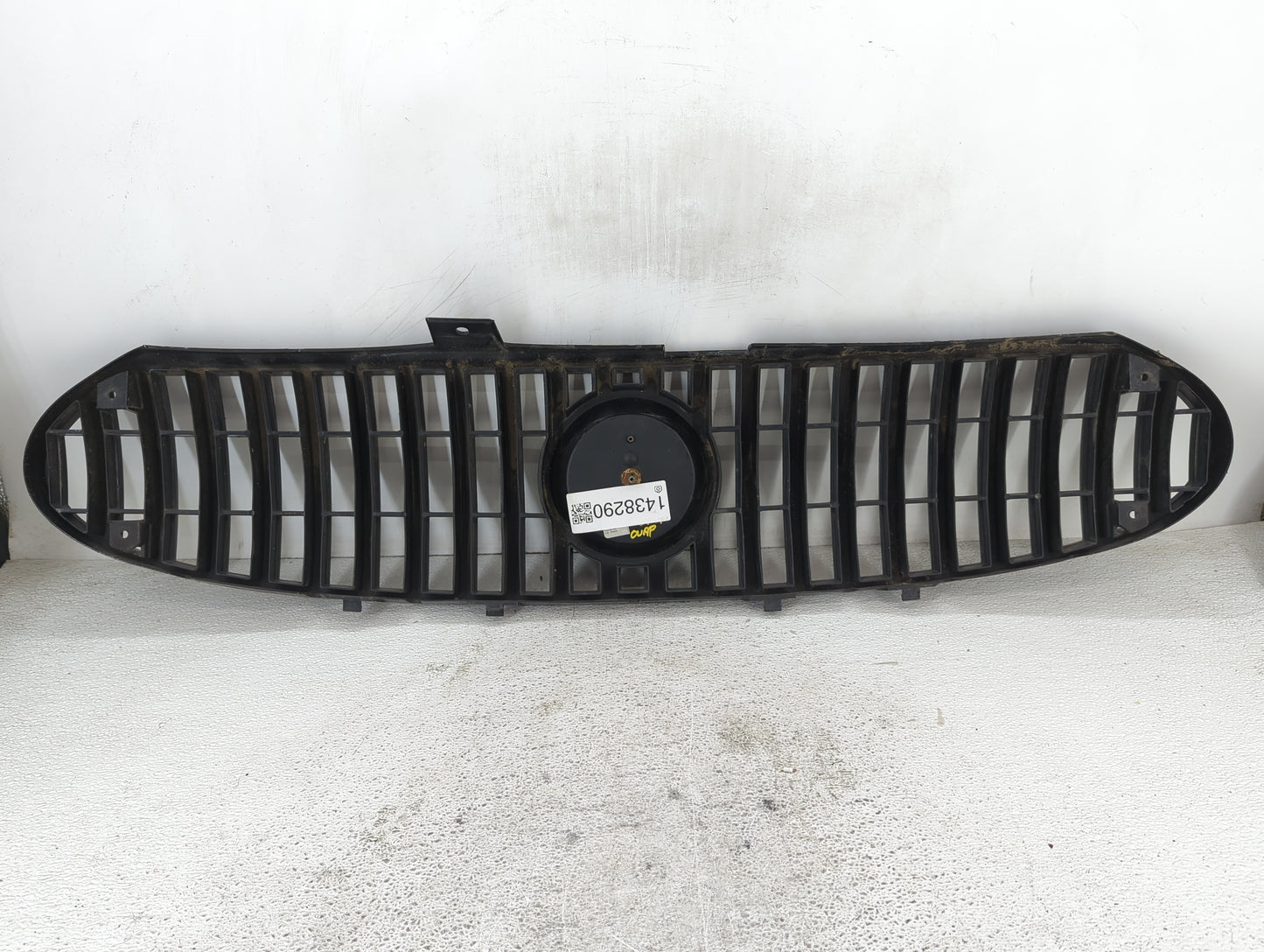 2002-2005 Buick Rendezvous Front Grille Bumper Not Included - Oemusedautoparts1.com