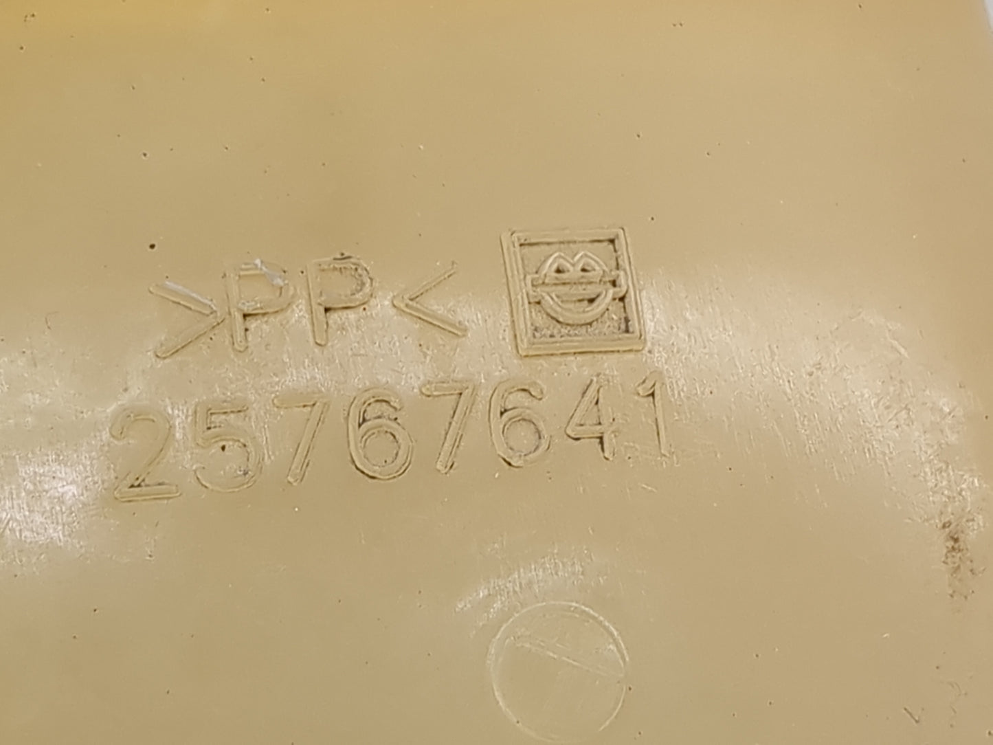 2004-2006 Cadillac Srx Radiator Coolant Overflow Expansion Tank Bottle 1494407 - Oemusedautoparts1.com
