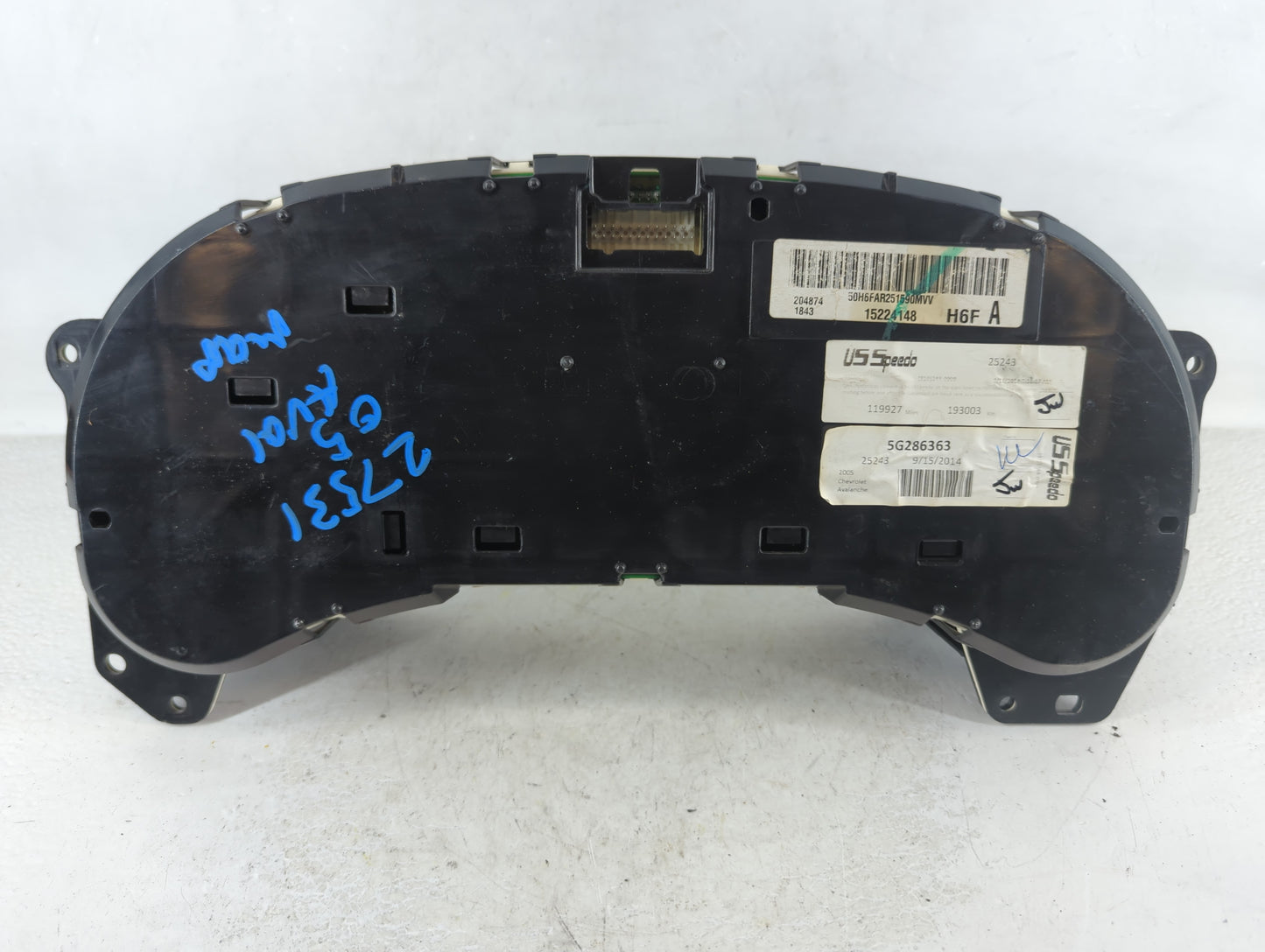2005 Chevrolet Avalanche Instrument Cluster Speedometer Gauges P/N:15224148 Miles:180K Fits OEM Used Auto Parts - Oemusedaut