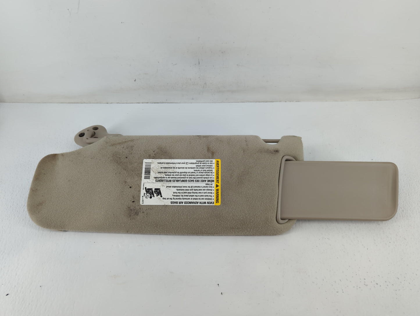 2004-2005 Chevrolet Avalanche 1500 Sun Visor Shade Replacement Passenger Right Mirror Fits Fits 2004 2005 OEM Used Auto Part