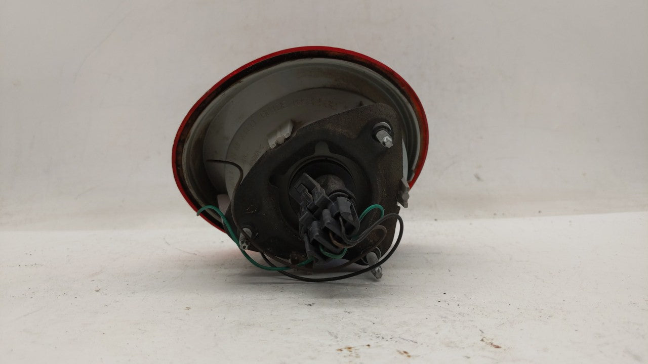 2005-2010 Chevrolet Cobalt Tail Light Assembly Passenger Right OEM P/N:16532532 A 15271525 Fits Fits 2005 2006 2007 2008 200