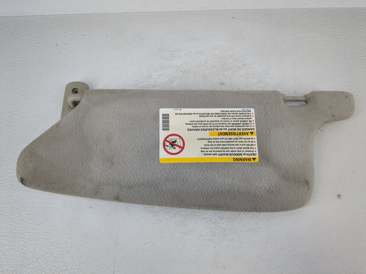 2004-2005 Chevrolet Colorado Sun Visor Shade Replacement Passenger Right Mirror Fits Fits 2004 2005 OEM Used Auto Parts - Oe