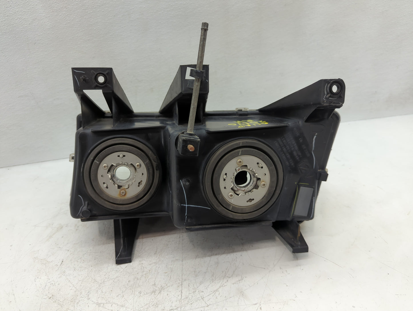 2004 Chevrolet Colorado Passenger Right Oem Head Light Headlight Lamp - Oemusedautoparts1.com