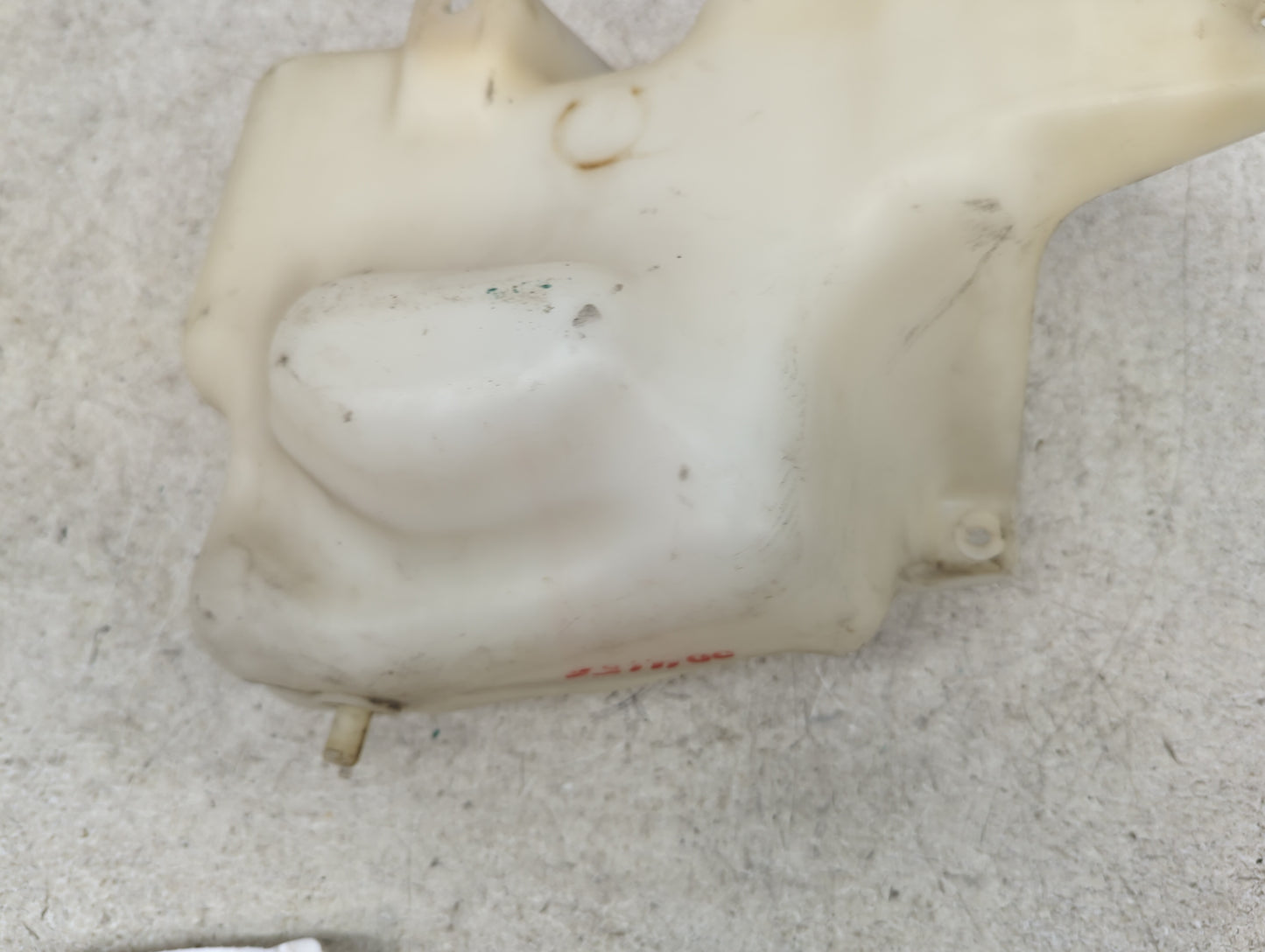 2005 Chevrolet Colorado Windshield Washer Fluid Reservoir Bottle Oem - Oemusedautoparts1.com