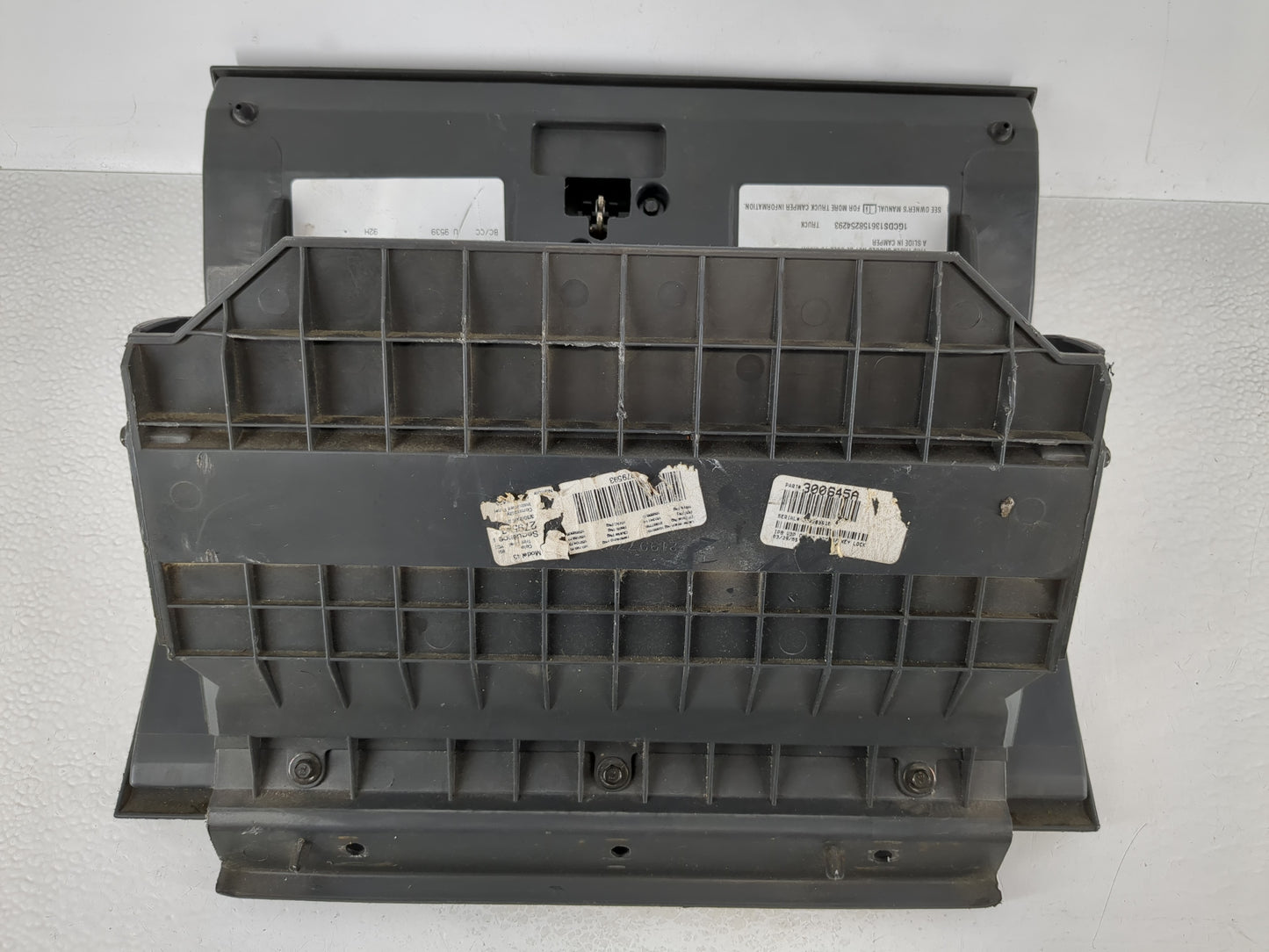2005 Chevrolet Colorado Passenger Glove Box Door Storage Compartment - Oemusedautoparts1.com