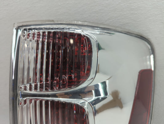 2005-2009 Chevrolet Equinox Tail Light Assembly Passenger Right OEM P/N:GM384-B000R Fits Fits 2005 2006 2007 2008 2009 OEM Used Auto Parts