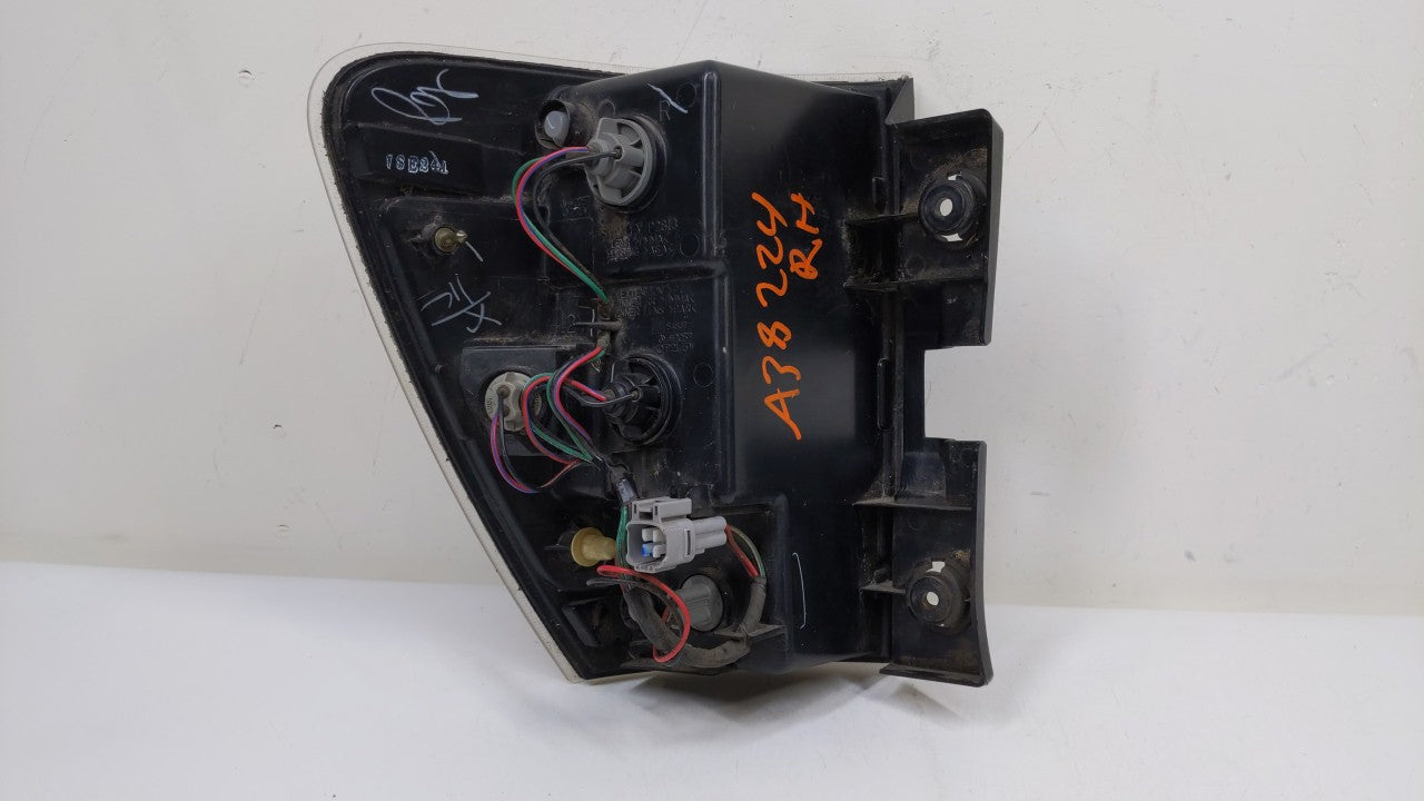 2005 Chevrolet Equinox Tail Light Assembly Passenger Right OEM P/N:548077 30796268, GM384-B000R Fits Fits 2006 2007 2008 200