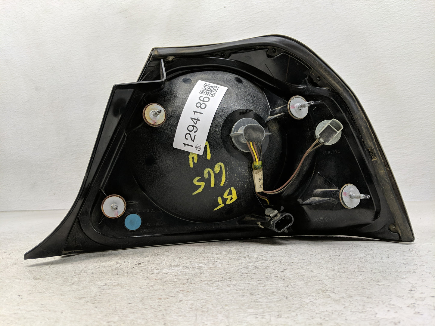 2004-2005 Chevrolet Impala Tail Light Assembly Driver Left OEM P/N:16525261 Fits Fits 2004 2005 OEM Used Auto Parts - Oemuse