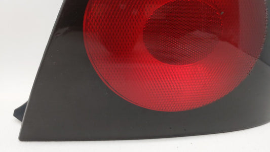 2004-2005 Chevrolet Impala Tail Light Assembly Passenger Right OEM P/N:49209454 16525262 Fits Fits 2004 2005 OEM Used Auto Parts