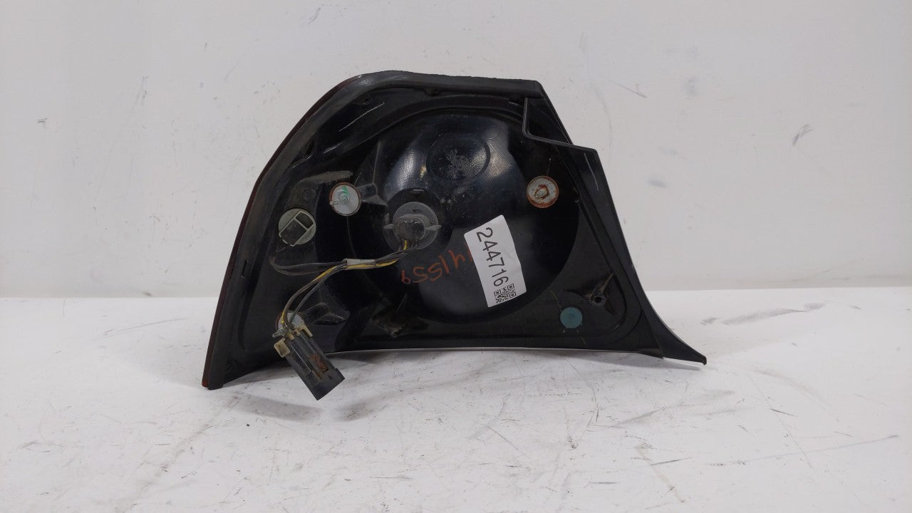 2004-2005 Chevrolet Impala Tail Light Assembly Passenger Right OEM P/N:49209454 16525262 Fits Fits 2004 2005 OEM Used Auto P