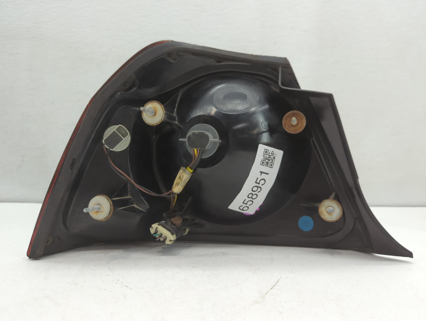 2004-2005 Chevrolet Impala Tail Light Assembly Passenger Right OEM P/N:16525262 Fits Fits 2004 2005 OEM Used Auto Parts - Oe