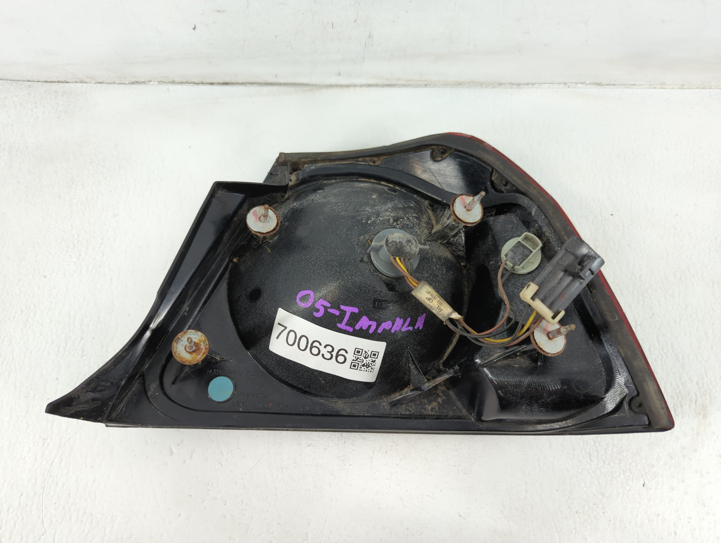 2004-2005 Chevrolet Impala Tail Light Assembly Driver Left OEM P/N:16525261 Fits Fits 2004 2005 OEM Used Auto Parts - Oemuse