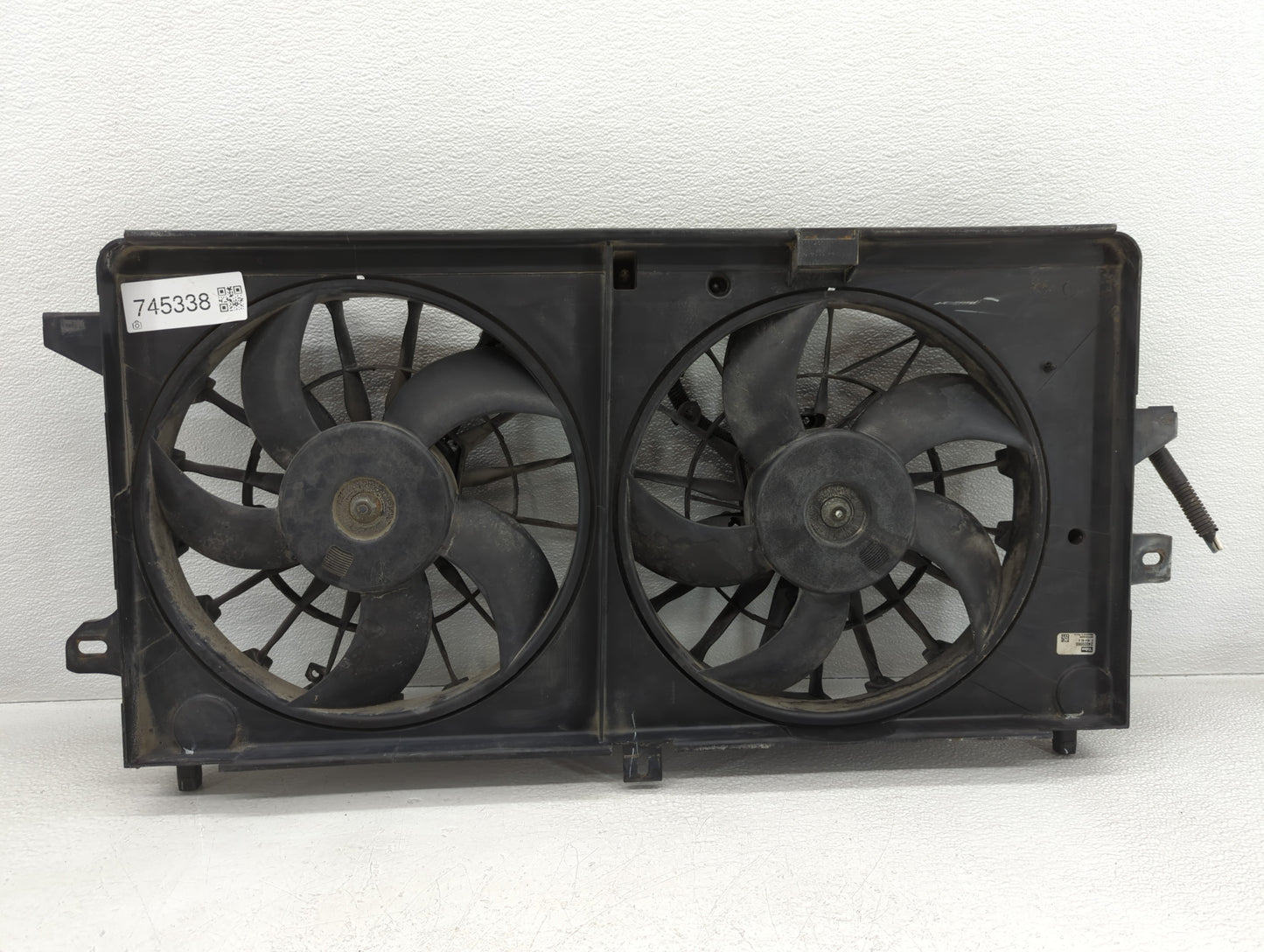 2004-2005 Chevrolet Impala Left Radiator Fan Motor Assembly - Oemusedautoparts1.com