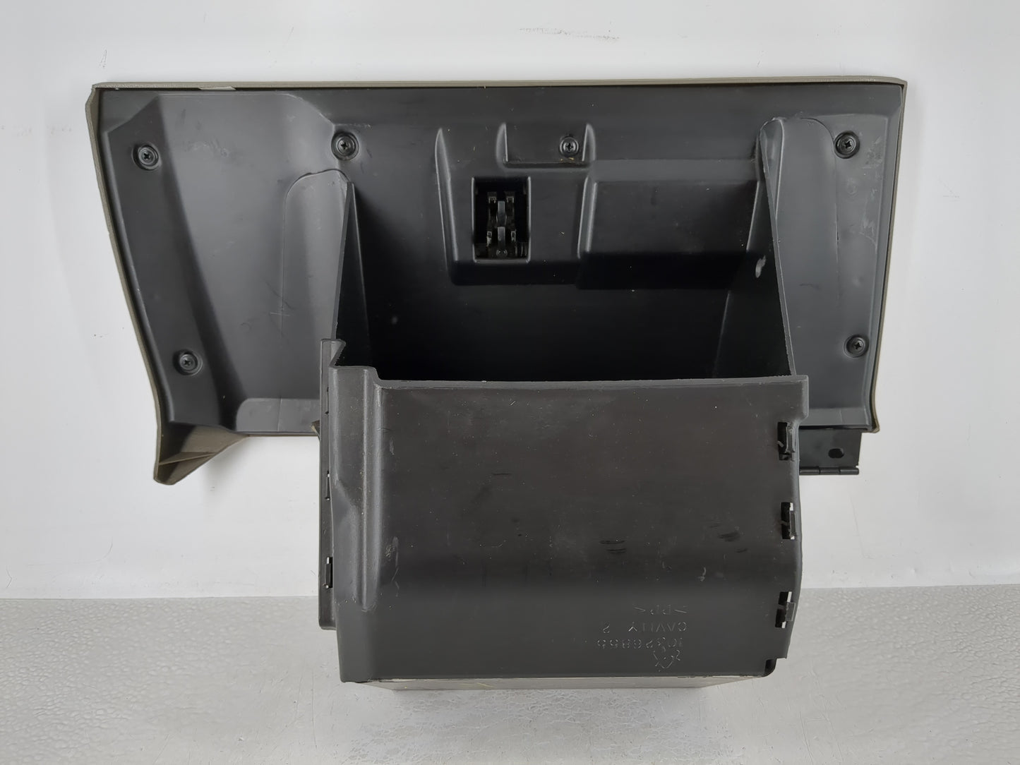 2005 Chevrolet Impala Passenger Glove Box Door Storage Compartment - Oemusedautoparts1.com