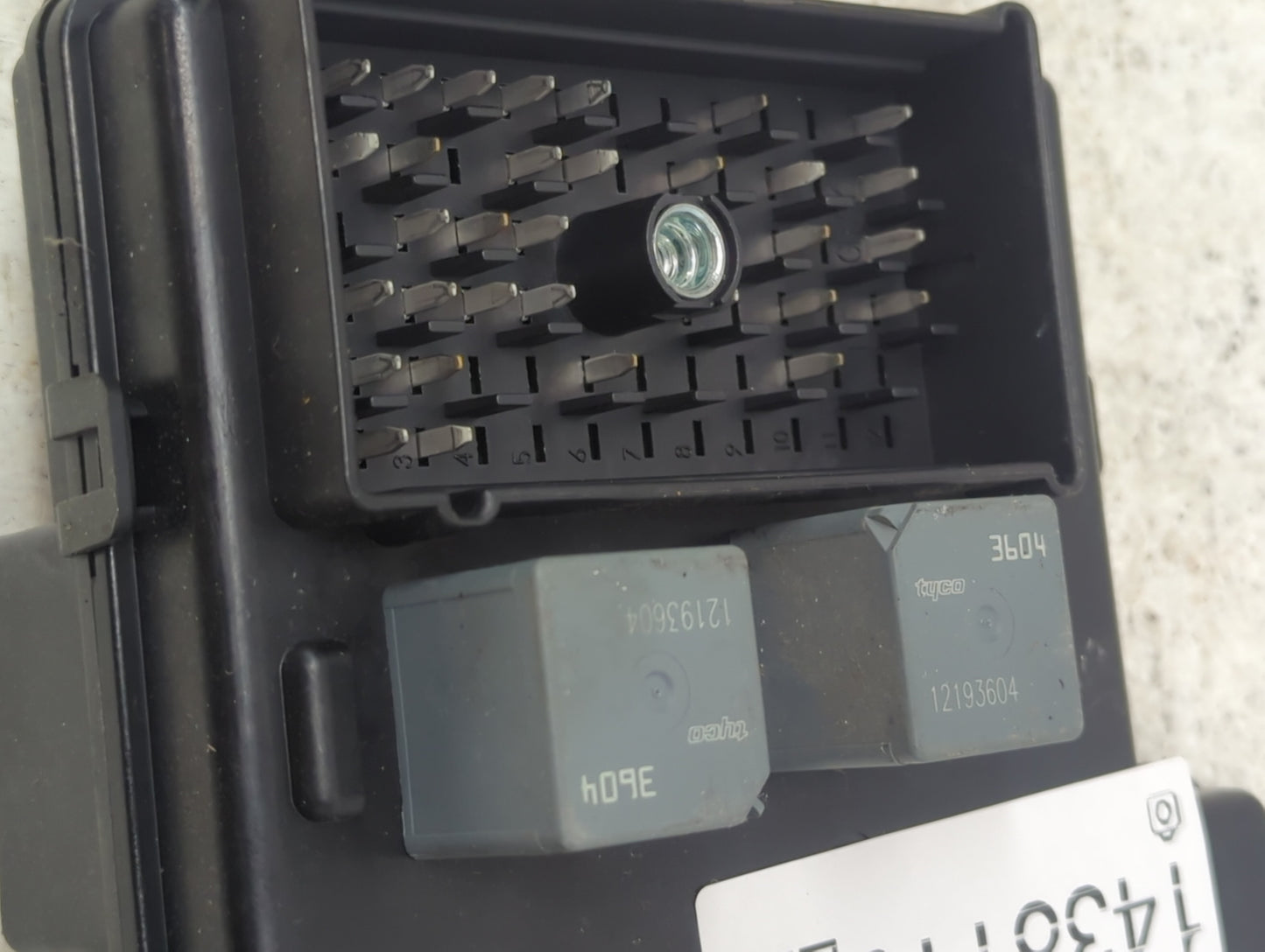 2000-2005 Chevrolet Malibu Fusebox Fuse Box Panel Relay Module P/N:21001234 10355512 Fits Fits 2000 2001 2002 2003 2004 2005