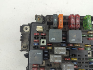 2003-2005 Chevrolet Silverado 2500 Fusebox Fuse Box Panel Relay Module P/N:15328806-05 Fits Fits 2003 2004 2005 2006 OEM Used Auto Parts