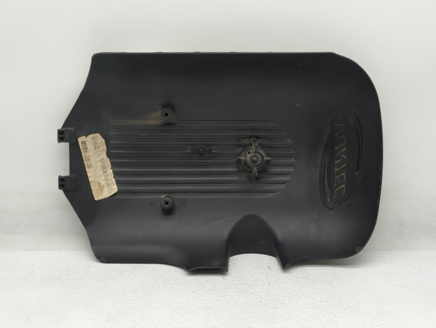 2005 Chevrolet Silverado 2500 Engine Cover - Oemusedautoparts1.com