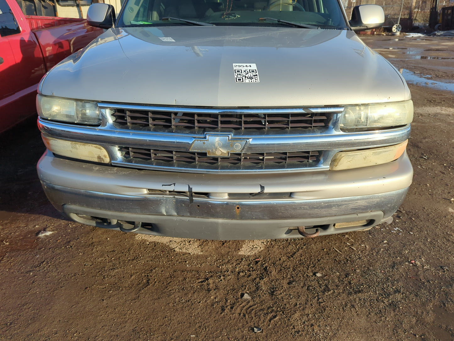2000-2006 Chevrolet Suburban 1500 Front Grille Bumper Not Included - Oemusedautoparts1.com