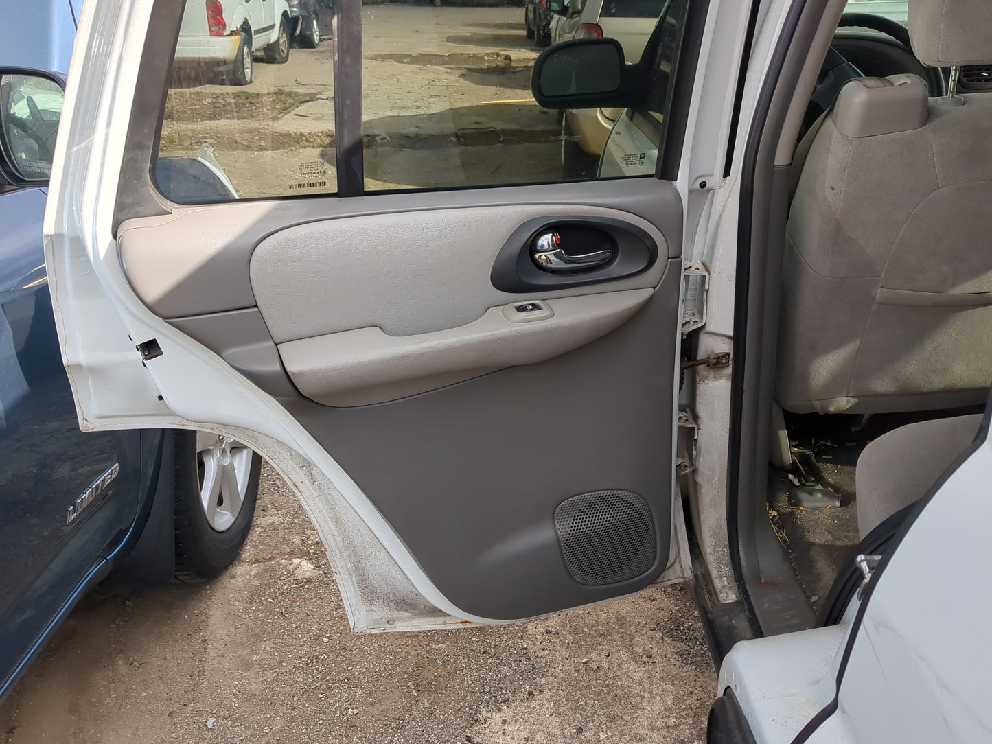 2005-2009 Chevrolet Trailblazer Driver Rear Door Oem - Oemusedautoparts1.com