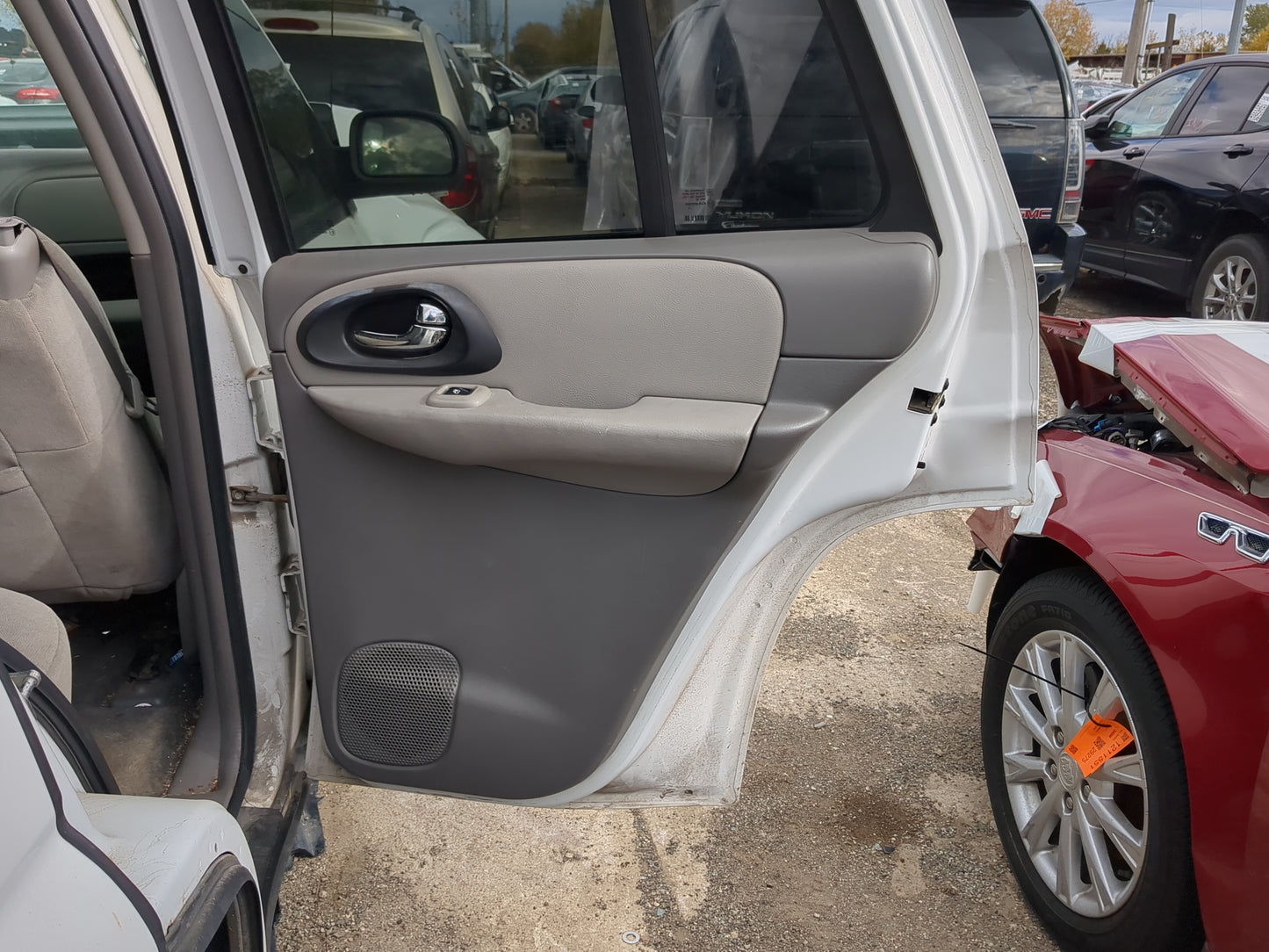 2005-2009 Chevrolet Trailblazer Passenger Rear Door Oem - Oemusedautoparts1.com